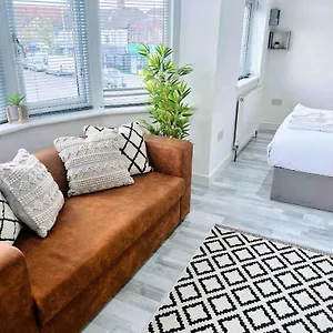 Guest house Studio Ensuite Newbury Park London Ilford