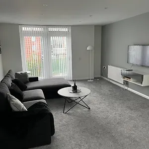 Apartment Spacious 1 Bedroom Unit In West London