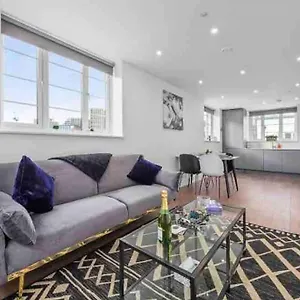 Cozy Flat Near Eye/ Victoria / Vauxhall * London