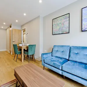 Immaculate New In Chelsea By Underthedoormat * London