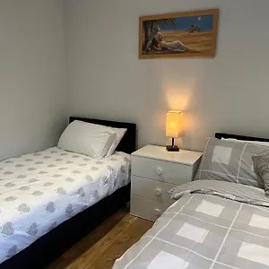 The Grande - Close To London & Next To Northfield Tube Station Hanwell