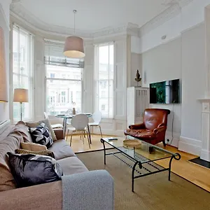 Beautiful Flat In Earls Court - *