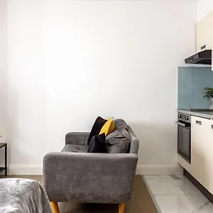 Knightsbridge Apartment