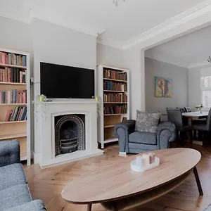 Apartment Central, Stylish And Spacious 4 Bedroom House 2,5 Bathrooms In Shepherd's Bush *
