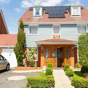 Heathrow Garden House - West Drayton, London - Benjamin Guest house Yiewsley