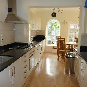 Homestay 15 Glebe Crescent Hendon