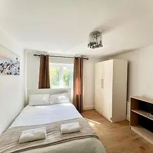 Holiday In The Heart Of Canary Wharf Homestay