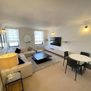 Wonderful Baker Street Flat! Лондон