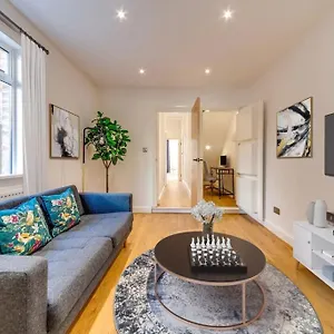 Chic & Modern 2 Bedroom Flat In Catford, London *