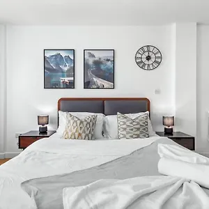 Gem 1 Bedroom Flat Piccadilly Circus Vr8 London