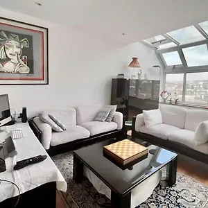 Kensington Heights Apartment *
