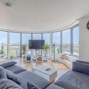 Lovely 2bd Flat With Balcony - Stoke Newington