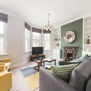 Luxury Chiswick 2 Bed Victorian Flat * London