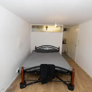 Апартаменты Peaceful With Led Lights & Secluded Garden Space