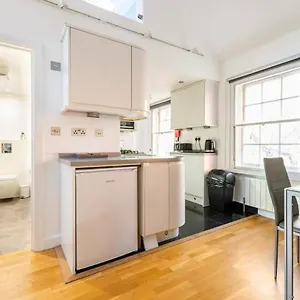 Beautiful 1 Bedroom Penthouse Flat London