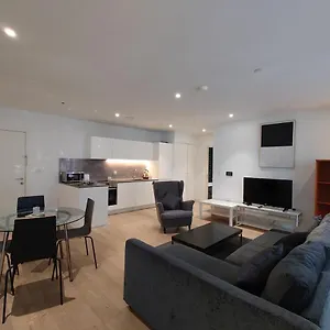 Fully Serviced One Bed In Royal Wharf * London