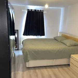 With Share Bathroom Near Train Line Apartment London