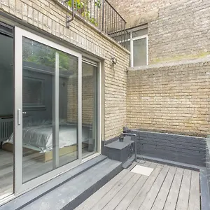 189a Caledonian Road, London, N1 0sl *