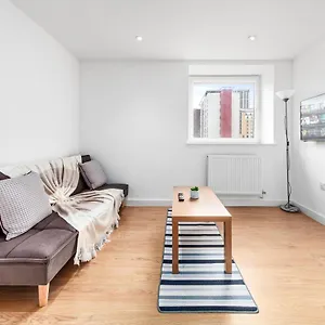 London's Charm 2 Bedroom Flat Cb3 * Кройдон