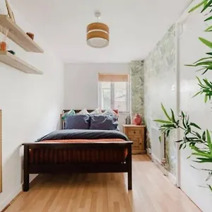 Private Double & Private Bathroom In Our *