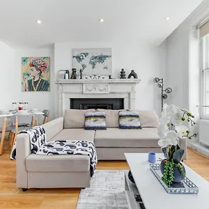 3-bedroom Flat In Sleeps 14 Hy1 Apartment *