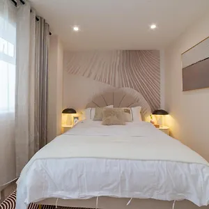 2 Bedroom Haven Apartment Raynes Park