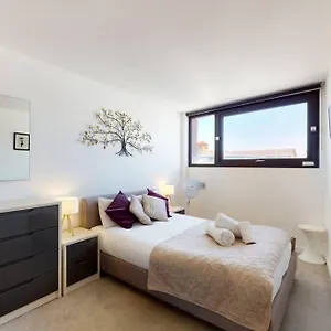 Stunning 2 Bed 2 Bath In Clerkenwell Apartment