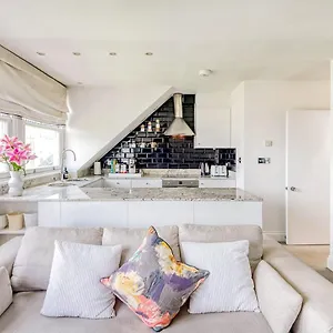 Апартаменты The Luxury 'treehouse' - One Bed Little Venice Лондон