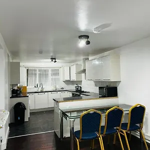 Blue Rain 2 Homestay London