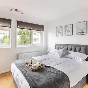 Apartment Modern & Cosy Flat In *