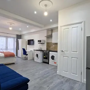 Impeccable 1-bed In Appartamento *