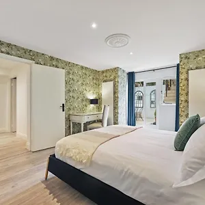 Apartment Stunning 3 Bed 2 Bathroom Basement Flat In Earls Court, *