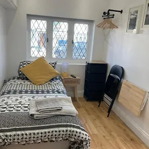 Apartment Cosy Self Contained With Private Bathroom 10 Mins To Wembley Stadium London