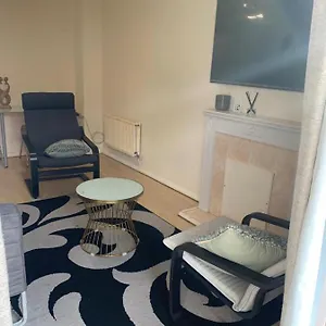Charming 2-bed House In Holiday home London
