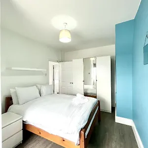 Modern 2 Bed Flat Close To Shoreditch / Free Wi-fi 伦敦
