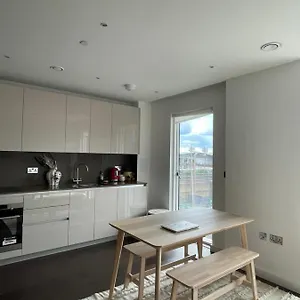 Embassy Garden 1b1b Vauxhall Apartment London