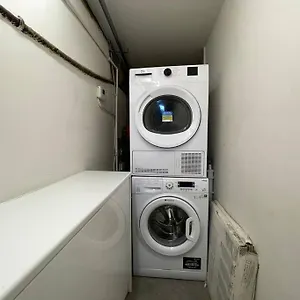 Casa vacanze Westfield, 8 Beds, 5 Stations 10min, 20min Londra