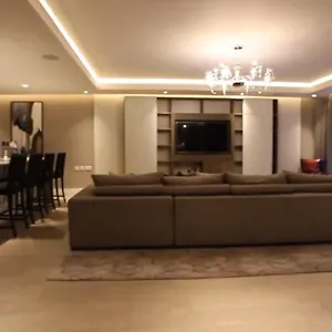 Apartment Luxurious Three Bedroom Flat In Chelsea Creek