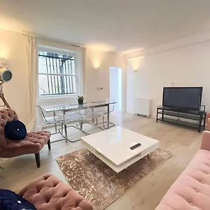 Hyde Park Two Bed * London
