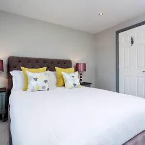 Fulham, - Stylish 5 Bedroom House * London