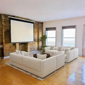 Cinema Set Up, Sleeps 10 Ppl, London