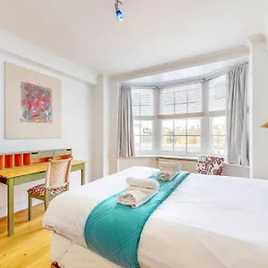 Vibrant And Sunny 2 Bedroom In Hyde Park Apartment London