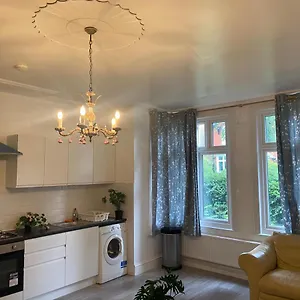 Daire Homely 3 Bedroom Ground Floor Flat Londra
