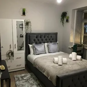 Suites - Cr4 London Guest house