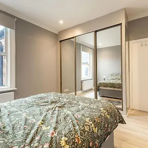 Apartment Cozy 3-bedroom Flat In Willesden *