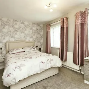 Stunning 3br Penthouse With Ac, Private Lift And Balcony In