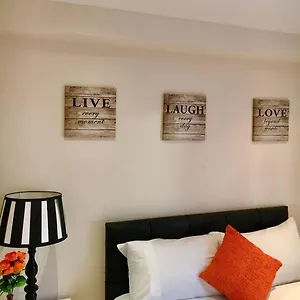 One Bedroom Flat In Apartment London