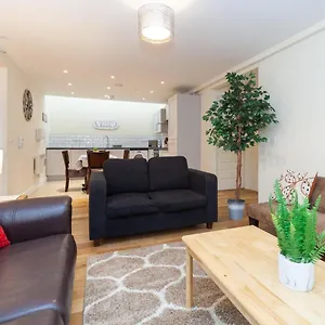 Characterful 2 Bedroom In Brixton Apartment London