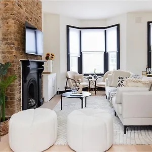 The Battersea Crib - Dazzling 3bdr Flat With Garden Daire Londra