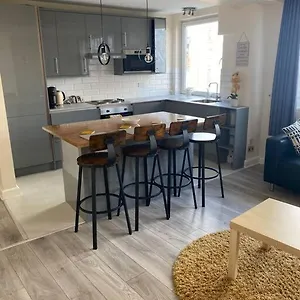 Apartment 2 Bedroom Flat In Kensington.